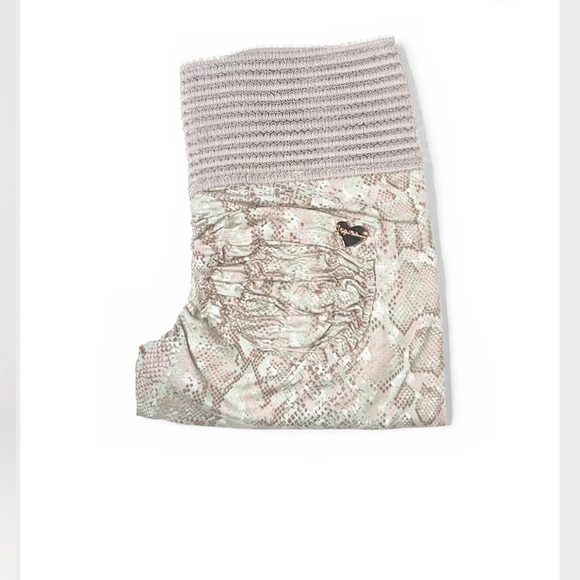 Cute Booty Lounge Blush Snake Print Leggings - Picture 2 of 6